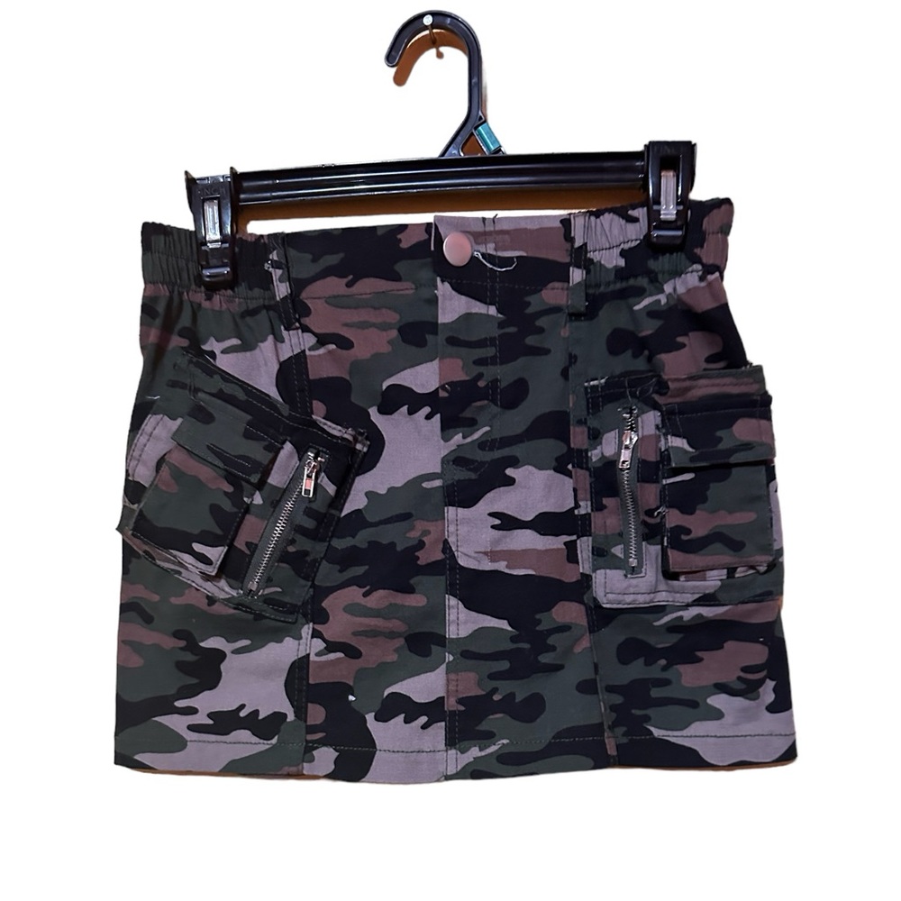 Small, camo cargo skirt,